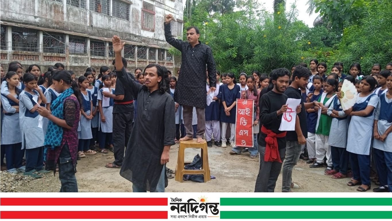 মাতৃভাষা রক্ষায় আসামে এআইডিএসও’র পথনাটক