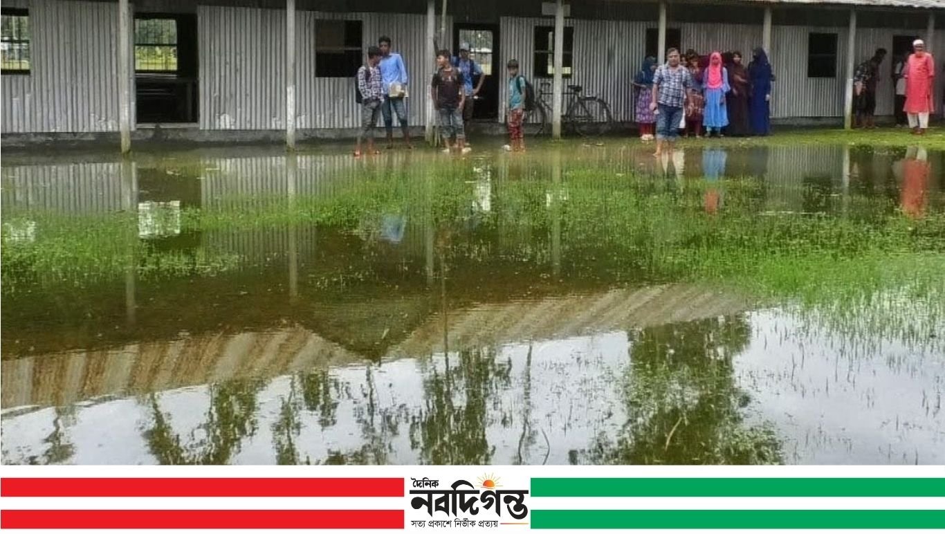 কুড়িগ্রামে জলাবদ্ধতায় দুর্ভোগে ২ বিদ্যালয়ের পাঁচ শতাধিক শিক্ষার্থী