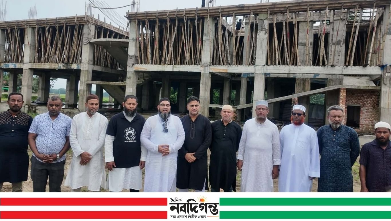 মেটারনিটি হাসপাতালের দ্বিতীয় তলার ছাদের ঢালাই উপলক্ষে দোয়া মাহফিল