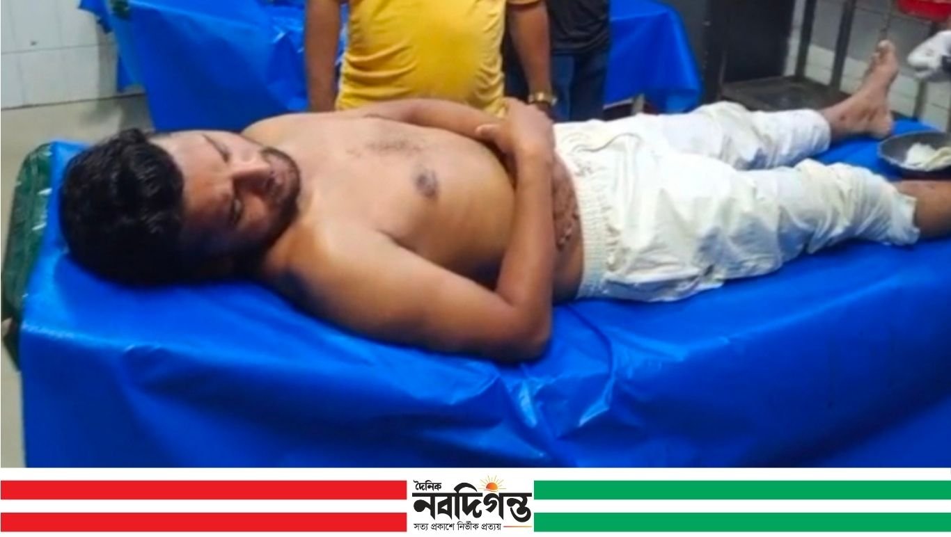 কিশোরগঞ্জে সাংবাদিকের উপর সন্ত্রাসী আক্রমণ, গ্রেপ্তার দাবিতে ক্ষোভ