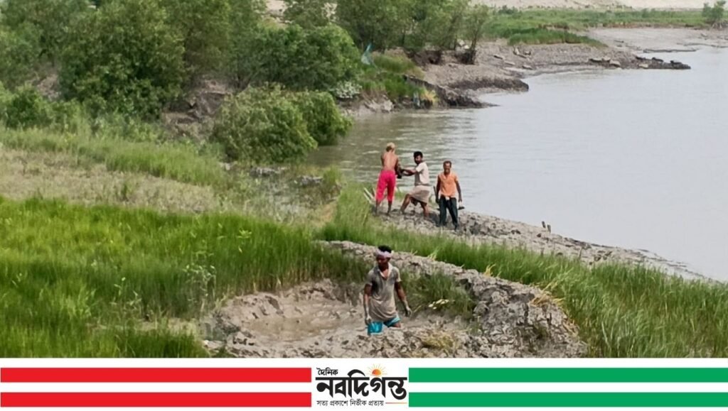 শ্যামনগর বুড়িগোয়ালিনী ইউনিয়নের ৫ নম্বর ওয়ার্ডে ভয়ংকর ভাঙন ঘটেছে 1 শ্যামনগর বুড়িগোয়ালিনী ইউনিয়নের ৫ নম্বর ওয়ার্ডে ভয়ংকর ভাঙন ঘটেছে