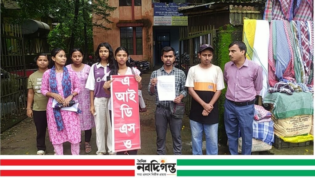 মাতৃভাষা মাধ্যমের স্কুল রক্ষা ও শিক্ষক নিয়োগের দাবিতে কাছাড়ে স্মারকপত্র প্রদান