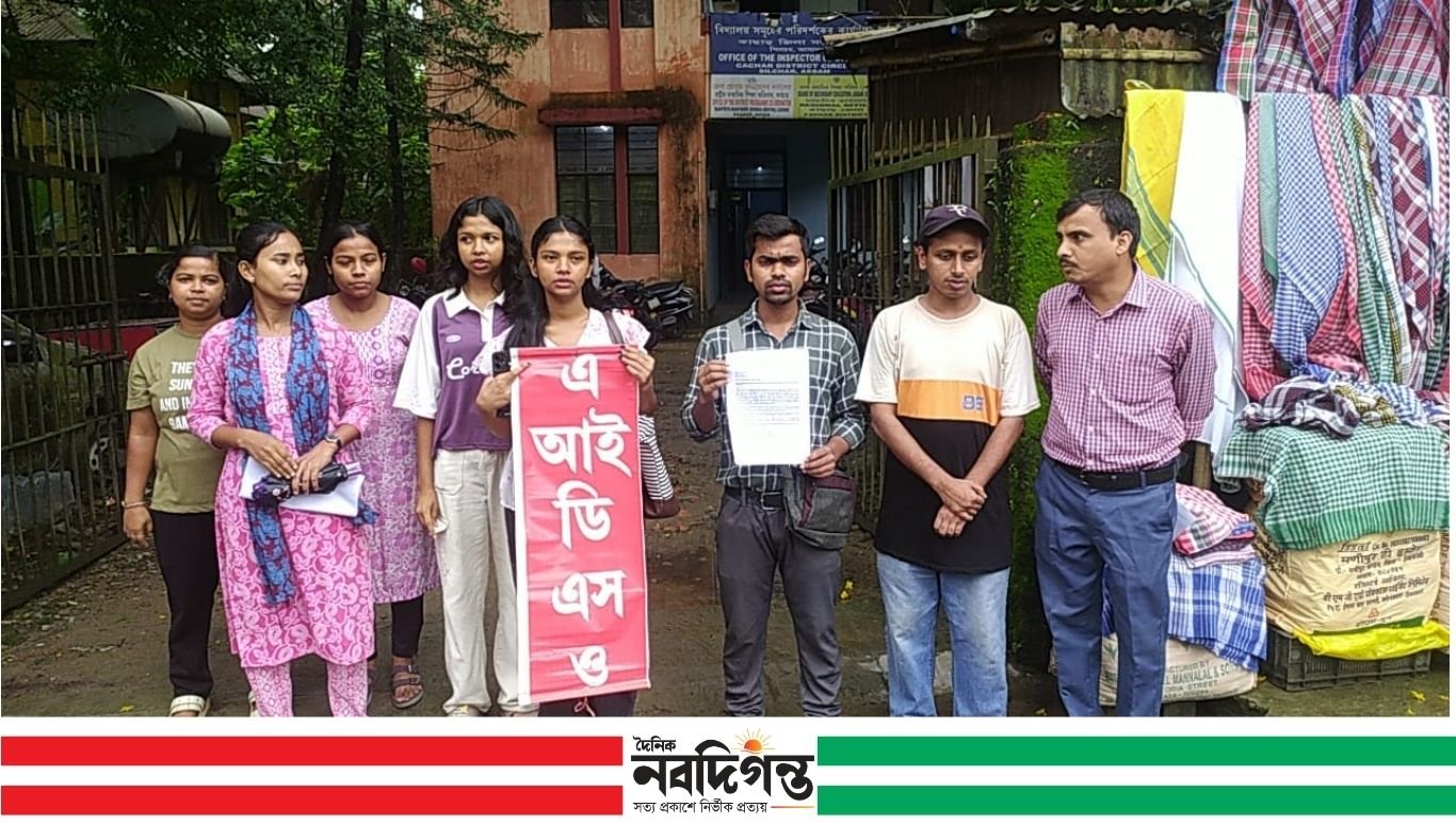মাতৃভাষা মাধ্যমের স্কুল রক্ষা ও শিক্ষক নিয়োগের দাবিতে কাছাড়ে স্মারকপত্র প্রদান