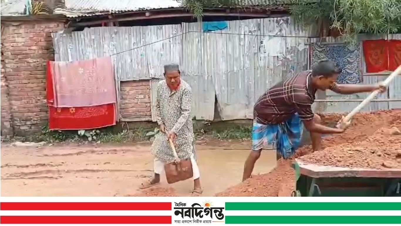 ভিতরবন্দ বাজারে জনদুর্ভোগ কমাতে সাবেক চেয়ারম্যান খোকনের উদ্যোগ