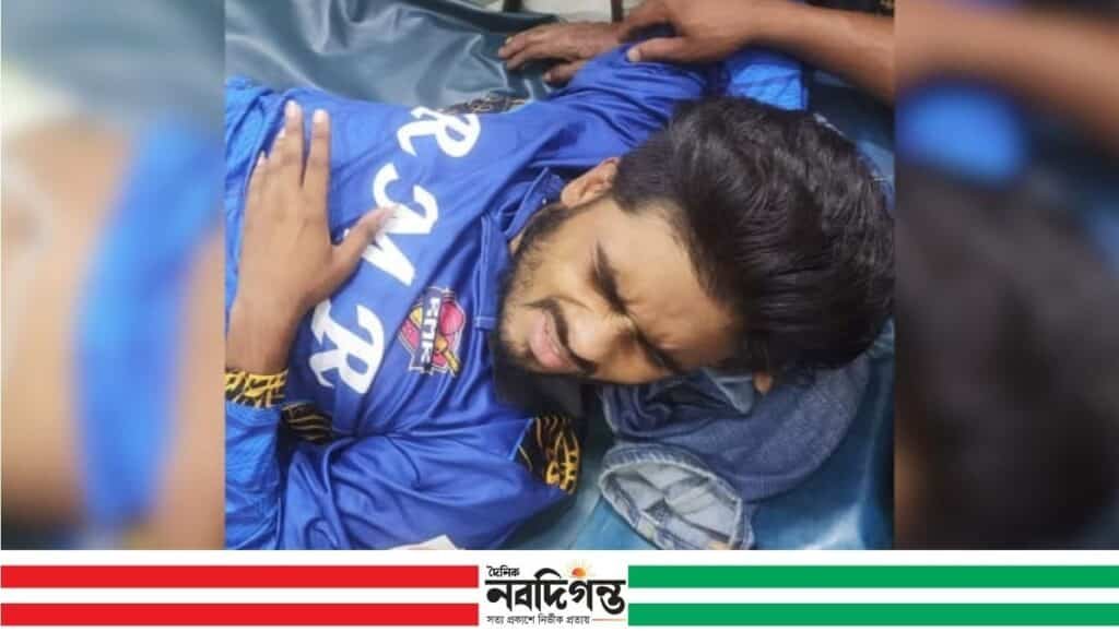 টুটপাড়ায় আধিপত্য বিস্তারকে কেন্দ্র করে গুলি, আহত যুবক নয়ন 1 টুটপাড়ায় আধিপত্য বিস্তারকে কেন্দ্র করে গুলি, আহত যুবক নয়ন