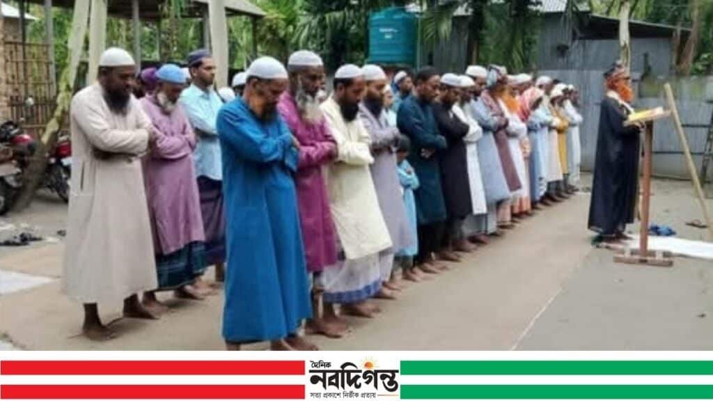 কুড়িগ্রামে সৌদি আরবের সঙ্গে সমন্বয় করে আগাম ঈদুল আজহা নামাজ অনুষ্ঠিত
