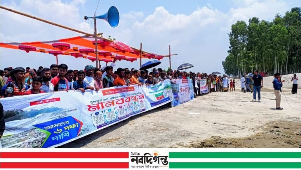 ব্রহ্মপুত্র নদ থেকে অবৈধ বালু উত্তোলন বন্ধের দাবিতে চিলমারীতে মানববন্ধন, প্রতিবাদ ও একটি টোলঘরে ভাঙচুর 1 ব্রহ্মপুত্র নদ থেকে অবৈধ বালু উত্তোলন বন্ধের দাবিতে চিলমারীতে মানববন্ধন, প্রতিবাদ ও একটি টোলঘরে ভাঙচুরব্রহ্মপুত্র নদ থেকে অবৈধ বালু উত্তোলন বন্ধের দাবিতে চিলমারীতে মানববন্ধন, প্রতিবাদ ও একটি টোলঘরে ভাঙচুর
