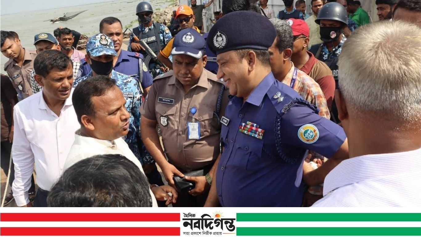 ইলিশা লঞ্চঘাট পরিদর্শনে নৌপরিবহন প্রতিমন্ত্রী, নিরাপত্তা ব্যবস্থার খোঁজখবর