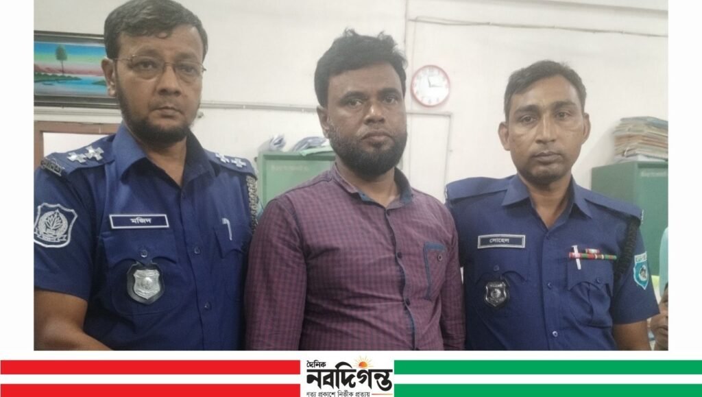 গাইবান্ধায় ঘুষ দাবির সময় ভুয়া দুদক কর্মকর্তা আটক 1 গাইবান্ধায় ঘুষ দাবির সময় ভুয়া দুদক কর্মকর্তা আটক