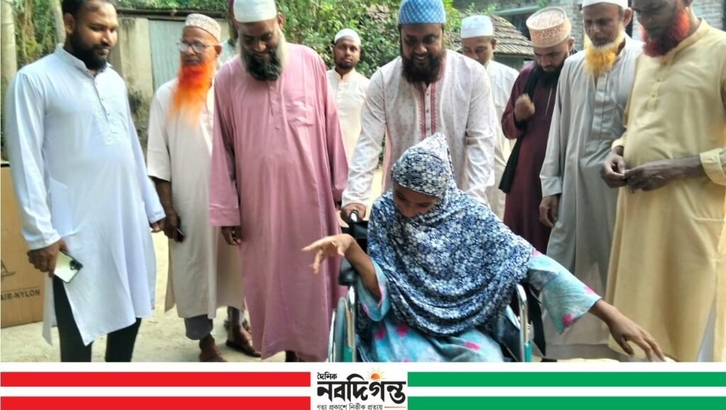 নলডাঙ্গায় প্রতিবন্ধী নারীকে হুইলচেয়ার উপহার