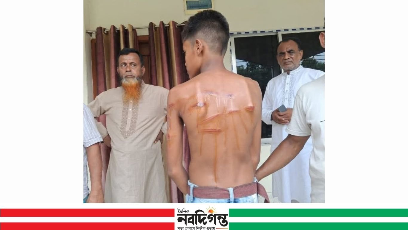 বাগদুলীতে শিক্ষকের মারধরে ছাত্র হাসপাতালে, শিক্ষক অবরুদ্ধ
