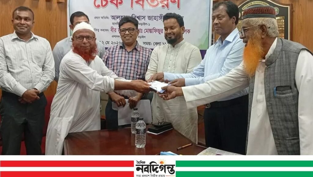 নড়াইল জেলা পরিষদ উন্নয়ন প্রকল্পে ৪৯ লাখ ৮৫ হাজার টাকা বিতরণ করেছে