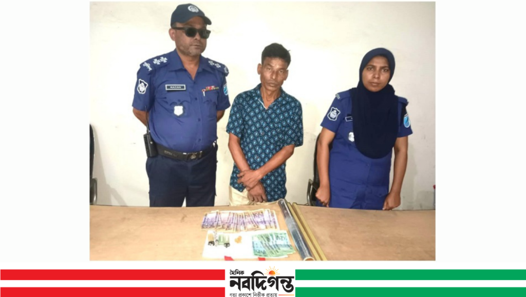 কিশোরগঞ্জ প্রতিনিধি: কটিয়াদি পৌরসভার ভোগপাড়া এলাকায় অভিযান চালিয়ে ৩২ পিস ইয়াবা ও মাদক বিক্রির নগদ ৩১ হাজার টাকাসহ বিদ্যুৎ নামে এক ব্যক্তিকে আটক করেছে কটিয়াদি মডেল থানা পুলিশ। শনিবার (৯ মে) বিকেল ৩টার দিকে গোপন সংবাদের ভিত্তিতে কটিয়াদি মডেল থানার ভারপ্রাপ্ত কর্মকর্তা রফিকুল ইসলামের নেতৃত্বে এ অভিযান পরিচালনা করা হয়। পুলিশ সূত্রে জানা গেছে, আটক ব্যক্তির কাছ থেকে ৩২ পিস ইয়াবা ও মাদক বিক্রির সন্দেহভাজন ৩১ হাজার টাকা জব্দ করা হয়েছে। অভিযানে থানার উপ-পরিদর্শক (এসআই) ও সহকারী উপ-পরিদর্শক (এএসআই) পদমর্যাদার কর্মকর্তারাও অংশ নেন। স্থানীয় বাসিন্দারা মাদকবিরোধী অভিযানে পুলিশের তৎপরতার প্রশংসা করেন। তাদের দাবি, বর্তমান ওসির দায়িত্ব গ্রহণের পর থেকে এলাকায় মাদকের বিরুদ্ধে নিয়মিত অভিযান পরিচালিত হচ্ছে।