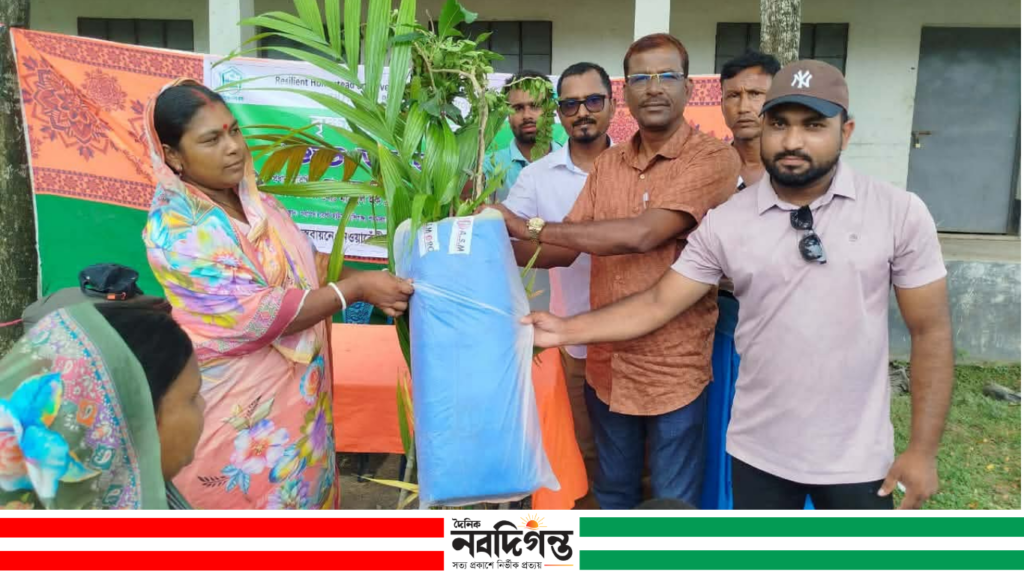 নওয়াবেঁকি গণমুখী ফাউন্ডেশনের উদ্যোগে চারা বিতরণ