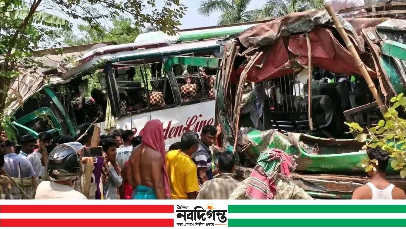 সেনাবাহিনীর বাস ও যাত্রীবাহী বাসের মুখোমুখি সংঘর্ষ, নিহত ১, আহত অন্তত ৩৫