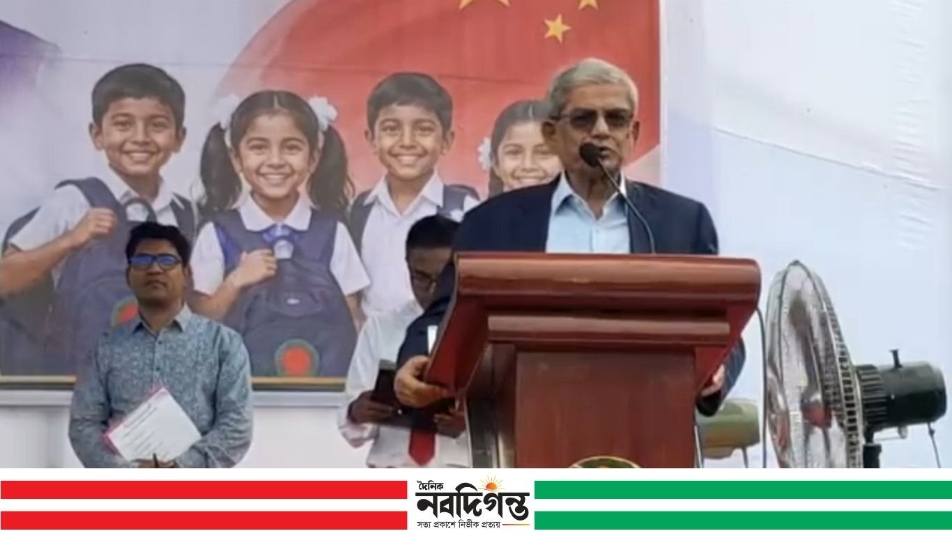 ঠাকুরগাঁওয়ে ৬ হাজার ৫০০ শিক্ষার্থীর মাঝে স্কুল ব্যাগ বিতরণ, উপস্থিত মন্ত্রী ও চীনা রাষ্ট্রদূত