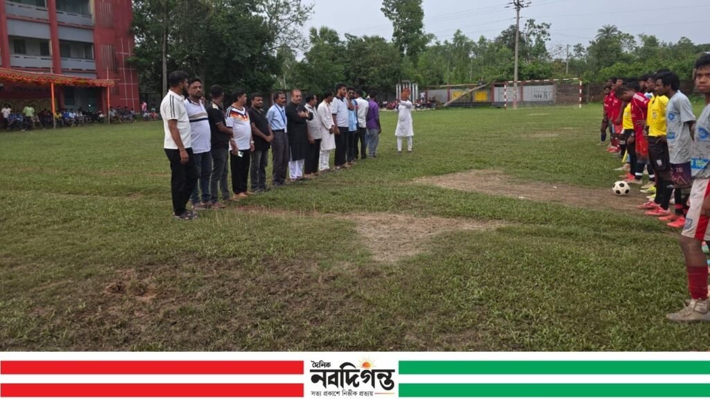 ধামইরহাটে দুই দিনব্যাপী আদিবাসী ফুটবল টুর্নামেন্টের উদ্বোধন 1 ধামইরহাটে দুই দিনব্যাপী আদিবাসী ফুটবল টুর্নামেন্টের উদ্বোধন