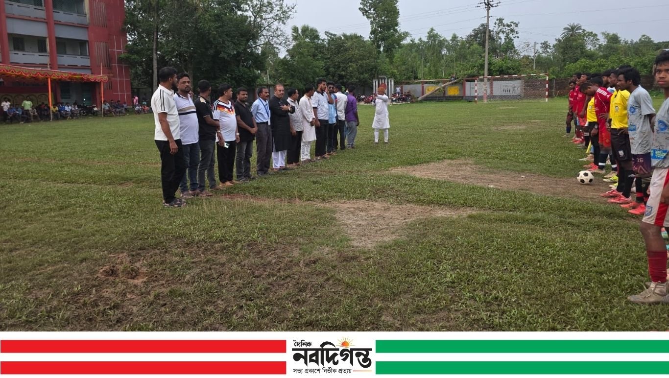 ধামইরহাটে দুই দিনব্যাপী আদিবাসী ফুটবল টুর্নামেন্টের উদ্বোধন