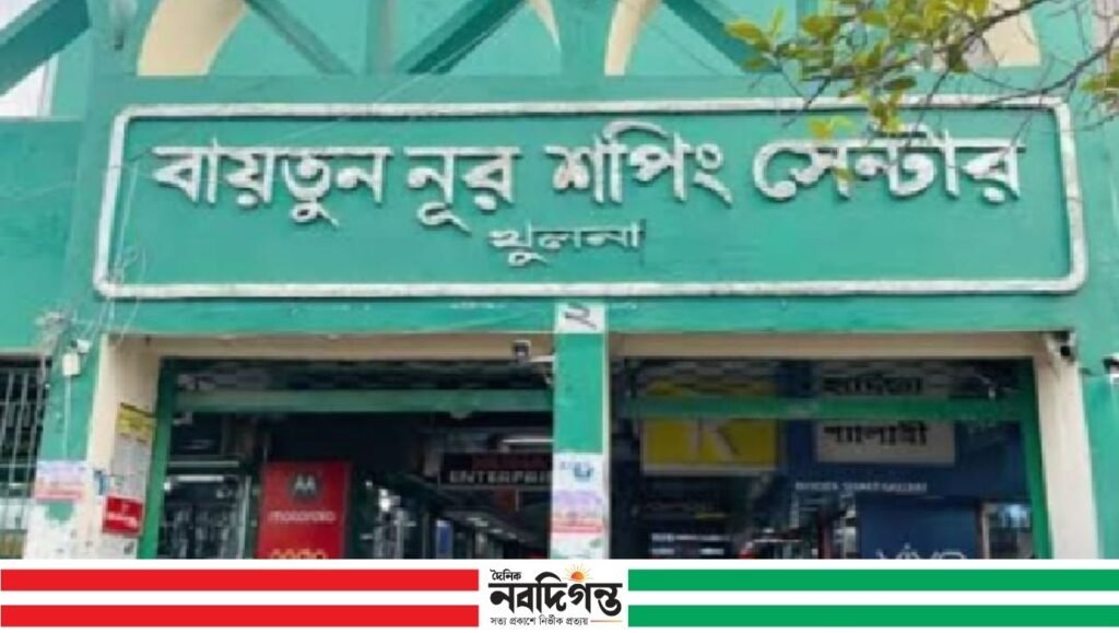 খুলনায় শপিং কমপ্লেক্সে দুর্ঘটনা, কাঁচের আঘাতে যুবকের মৃত্যু