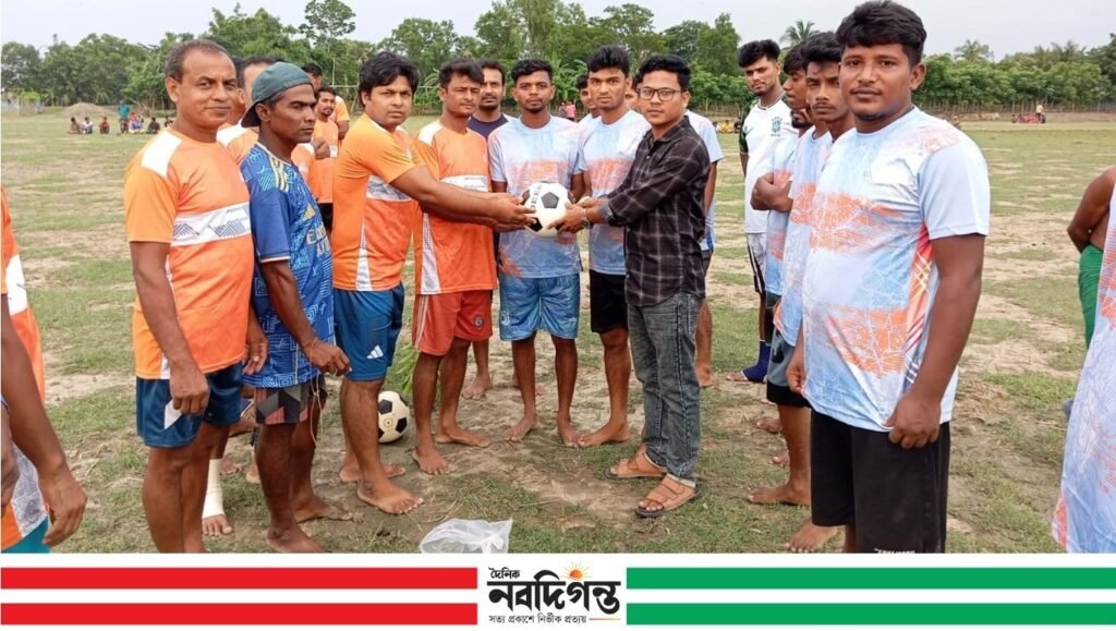 মাদকমুক্ত সমাজ গঠনে যুবকদের মাঝে ফুটবল বিতরণ করল জেলেখালী ভাই ভাই সংঘ 1 মাদকমুক্ত সমাজ গঠনে যুবকদের মাঝে ফুটবল বিতরণ করল জেলেখালী ভাই ভাই সংঘ