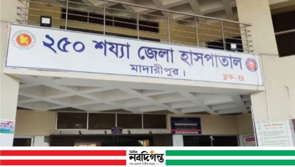 মাদারীপুর সদর হাসপাতালে লিফটে আটকা ১০ জন, ফায়ার সার্ভিসের অভিযানে উদ্ধার