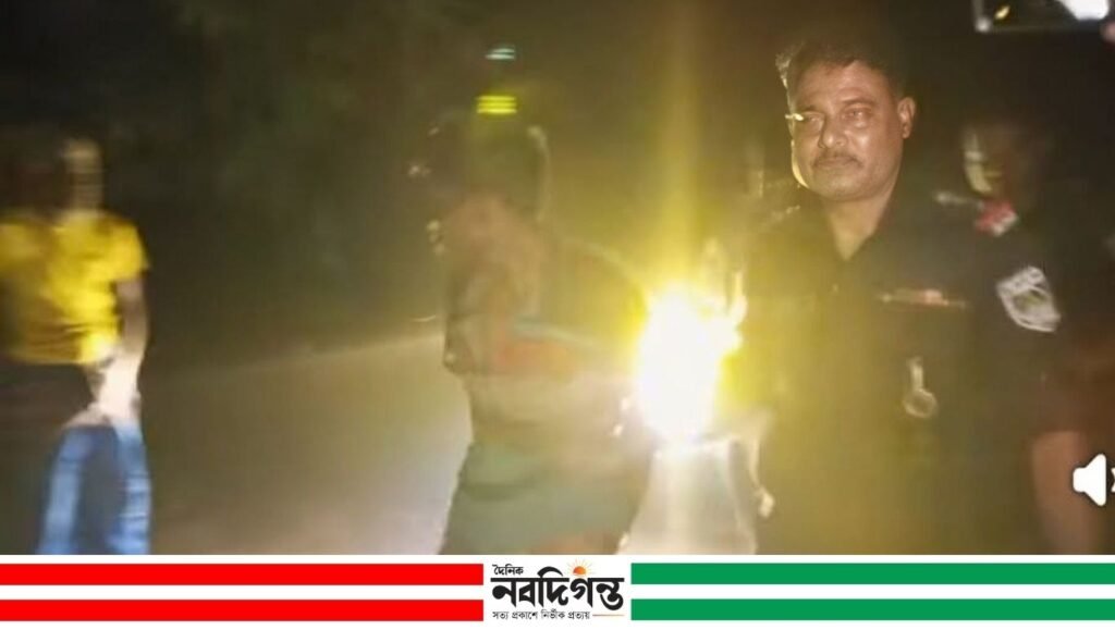 ঠাকুরগাঁয়ে র‍্যাবের বিশেষ অভিযানে ৩২ বান্ডিল গাঁজা উদ্ধার, আটক ২
