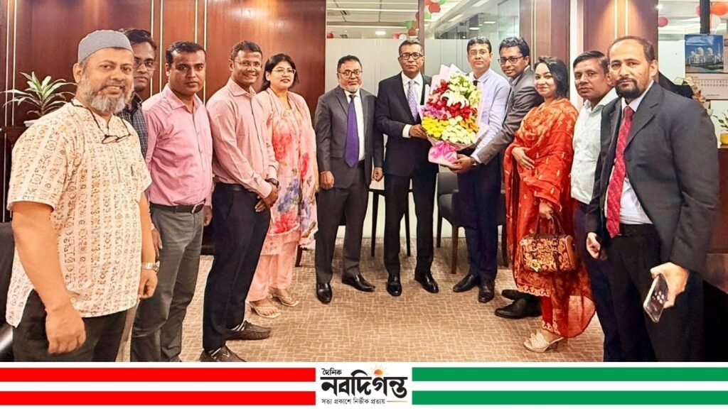 স্ট্যান্ডার্ড ইসলামী ব্যাংকের এমডি রিয়াদ মাহমুদ চৌধুরীকে চৌদ্দগ্রাম ব্যাংকার্স সোসাইটির সংবর্ধনা স্ট্যান্ডার্ড ইসলামী ব্যাংকের এমডি রিয়াদ মাহমুদ চৌধুরীকে চৌদ্দগ্রাম ব্যাংকার্স সোসাইটির সংবর্ধনা
