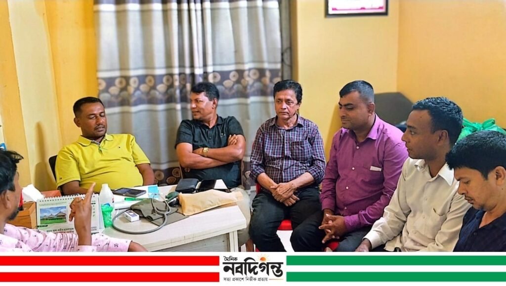 টেকনাফ উপজেলা প্রেসক্লাবের সভাপতি নুরুল হোসাইনের সঙ্গে মতবিনিময় সভা