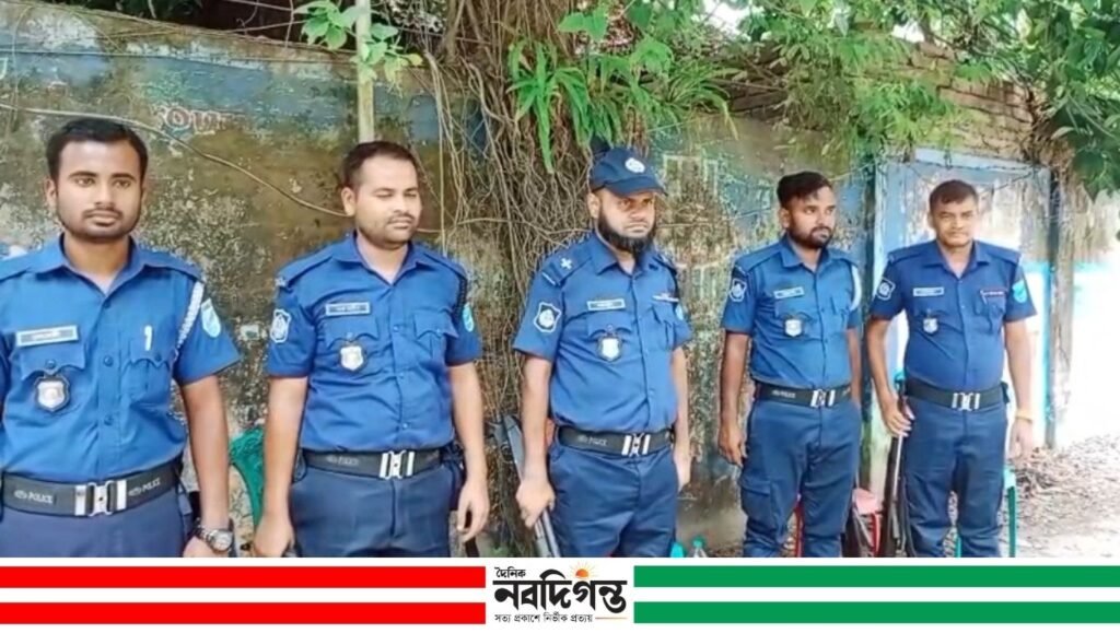 গোপালগঞ্জে প্রশাসনের কঠোর নজরদারি আওয়ামী লীগের প্রতিষ্ঠাবার্ষিকীর জন্য
