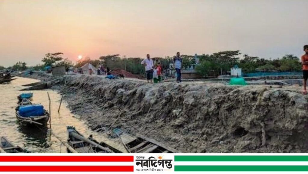 শ্যামনগর-আশাশুনিতে পাউবোর বাঁধের ৪০ স্থানে ঝুঁকি, উৎকণ্ঠায় উপকূলবাসী