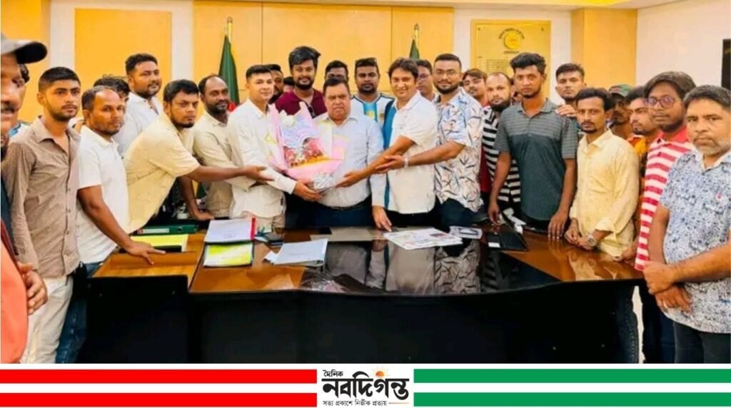 কেডিএ’র নতুন চেয়ারম্যান অ্যাডভোকেট শফিকুল আলম মনাকে ফুলেল শুভেচ্ছা