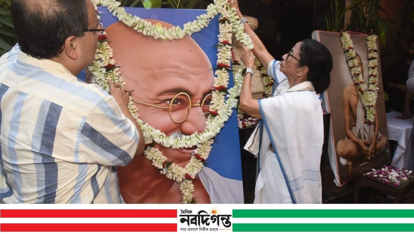 হঠাৎ রামমোহন লাইব্রেরীতে উপস্থিত প্রাক্তন মুখ্যমন্ত্রী মমতা