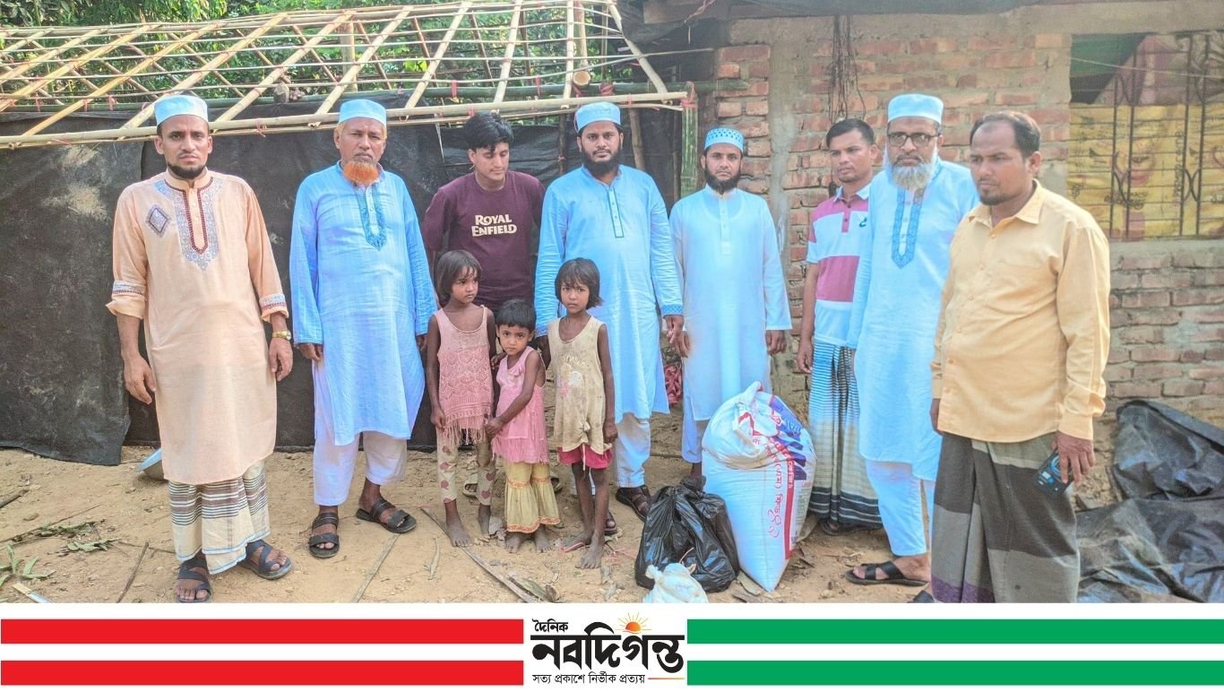 টেকনাফের হোয়াইক্যংয়ে এতিম শিশুদের মাঝে খাদ্যসামগ্রী বিতরণ