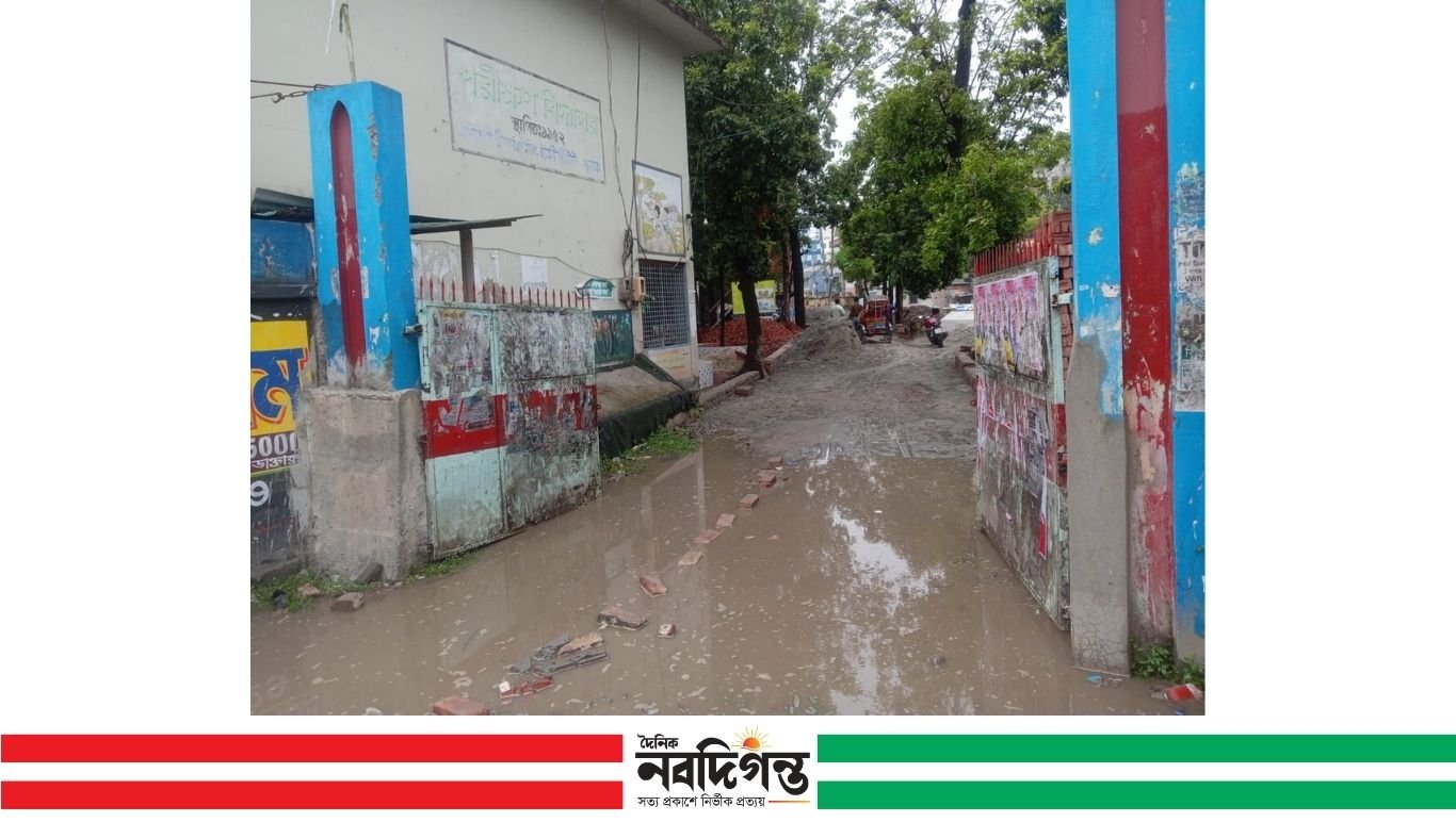সামান্য বৃষ্টিতেই পিটিআইয়ে জলাবদ্ধতা, চরম ভোগান্তি