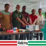 শ্যামনগরে স্বাস্থ্য স্বেচ্ছাসেবকদের মাঝে স্বাস্থ্য উপকরণ বিতরণ