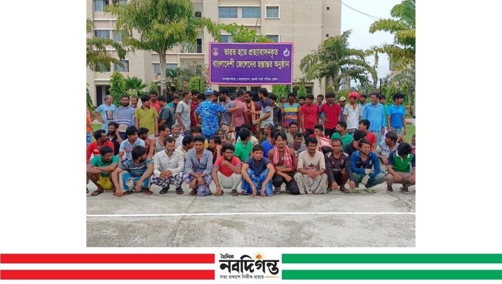 কোস্টগার্ডের সমন্বয়ে ভারতে আটক ৯১ বাংলাদেশি জেলেকে পরিবারের কাছে হস্তান্তর