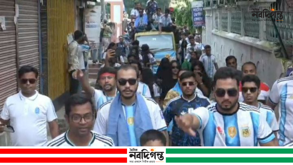 নাটোরে আর্জেন্টিনা ভক্তদের খুশির র্যালি নাটোরে আর্জেন্টিনা ভক্তদের খুশির র্যালি