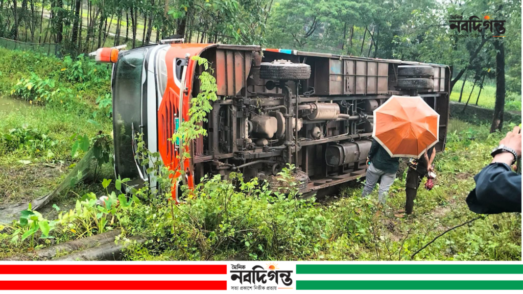 জাফলংগামী গেইটলক বাস উল্টে আহত বহু যাত্রী, প্রাণহানি হয়নি জাফলংগামী গেইটলক বাস উল্টে আহত বহু যাত্রী, প্রাণহানি হয়নি