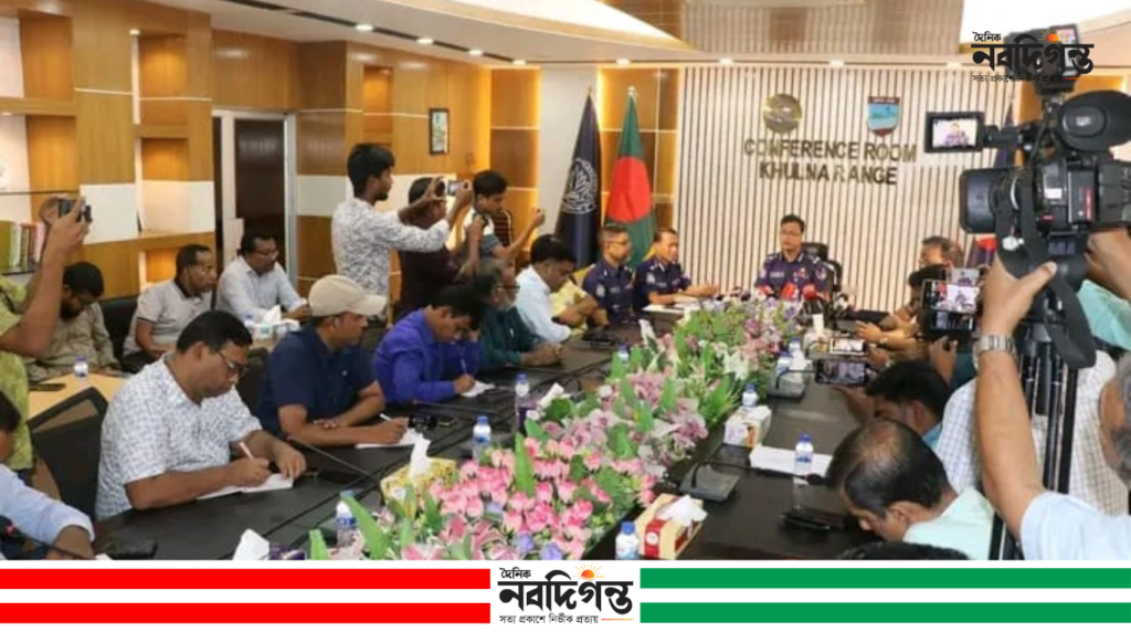 খুলনা রেঞ্জে ৩০ হাজার গাছ লাগানোর প্রকল্পের উদ্বোধন খুলনা রেঞ্জে ৩০ হাজার গাছ লাগানোর প্রকল্পের উদ্বোধন
