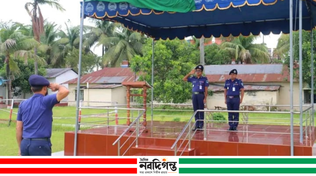 অ্যাডিশনাল ডিআইজি মো. হাতেম আলী পিপিএম-সেবা প্যারেড পরিদর্শন ও অভিবাদন গ্রহণ অ্যাডিশনাল ডিআইজি মো. হাতেম আলী পিপিএম-সেবা প্যারেড পরিদর্শন ও অভিবাদন গ্রহণ