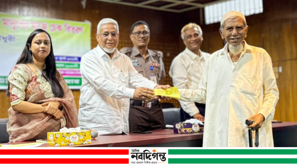 উখিয়ায় প্রাকৃতিক দুর্যোগে ক্ষতিগ্রস্ত দুঃস্থ অসহায় মানুষের মাঝে চেক বিতরণ উখিয়ায় প্রাকৃতিক দুর্যোগে ক্ষতিগ্রস্ত দুঃস্থ অসহায় মানুষের মাঝে চেক বিতরণ
