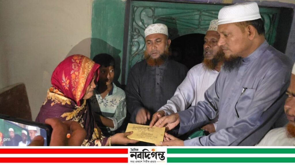 দেয়াল ধসে নিহত আব্দুল মালেকের পরিবারকে জামায়াত নেতাদের সমবেদনা ও সহায়তা দেয়াল ধসে নিহত আব্দুল মালেকের পরিবারকে জামায়াত নেতাদের সমবেদনা ও সহায়তা