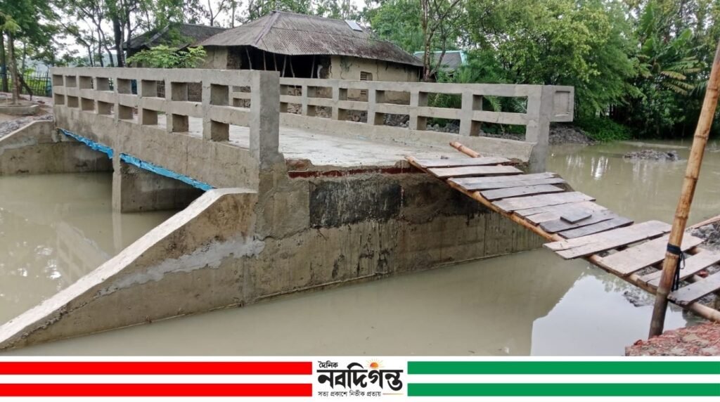 শ্যামনগরে ৩৩ লাখ টাকার সেতু, সংযোগ সড়ক না থাকায় দুর্ভোগ শ্যামনগরে ৩৩ লাখ টাকার সেতু, সংযোগ সড়ক না থাকায় দুর্ভোগ