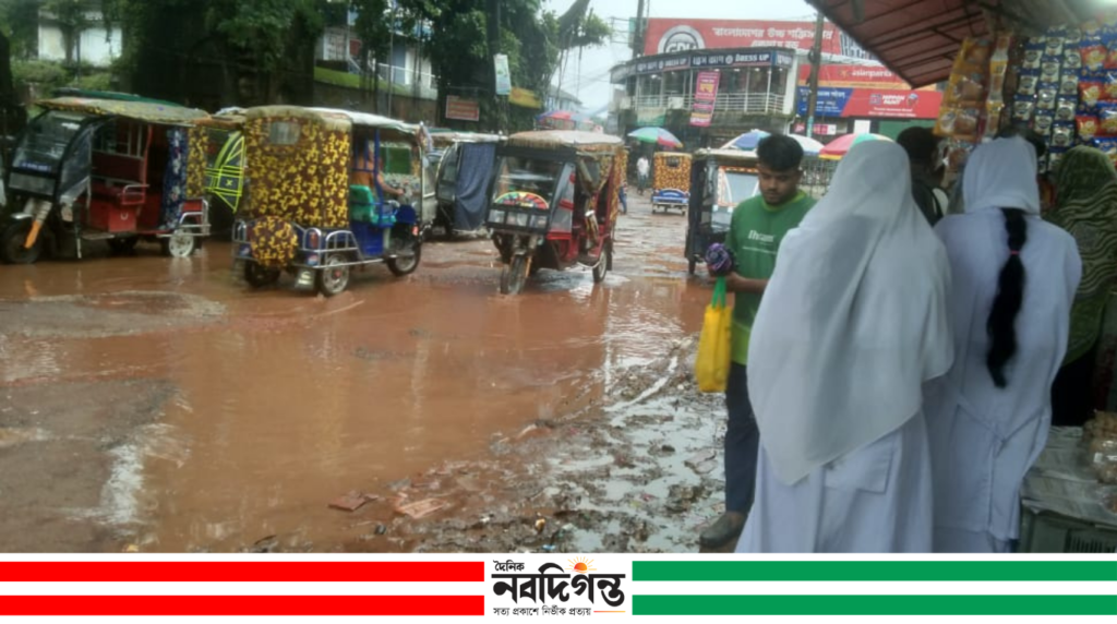 জৈন্তাপুর রাজবাড়ীর সামনের প্রধান সড়ক বেহাল: সামান্য বৃষ্টিতেই জলাবদ্ধতা, চরম দুর্ভোগে জনসাধারণ জৈন্তাপুর রাজবাড়ীর সামনের প্রধান সড়ক বেহাল: সামান্য বৃষ্টিতেই জলাবদ্ধতা, চরম দুর্ভোগে জনসাধারণ