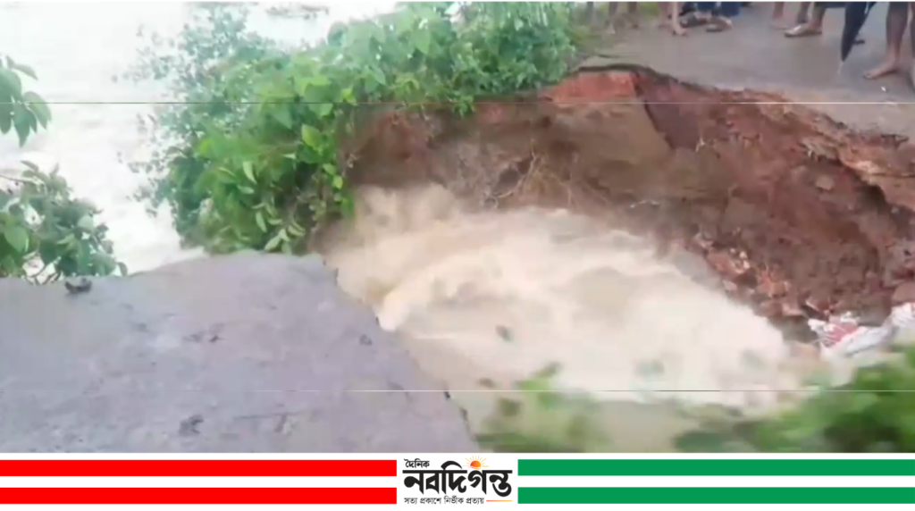 কুশিয়ারার প্রবল স্রোতে ভেঙে গেল জগন্নাথপুর-রানীগঞ্জ সড়কের অংশ কুশিয়ারার প্রবল স্রোতে ভেঙে গেল জগন্নাথপুর-রানীগঞ্জ সড়কের অংশ