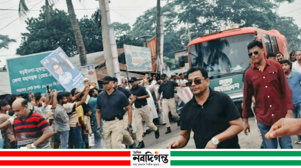 প্রধানমন্ত্রী বরিশাল যাওয়ার পথে গোপালগঞ্জের বরইতলায় গাড়ী থামিয়ে ডেকে নিলেন সংসদ সদস্য সেলিমুজ্জামানকে