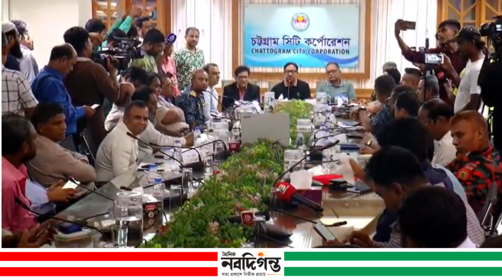 রেকর্ড বৃষ্টিতেও সমন্বিত উদ্যোগে পরিস্থিতি মোকাবিলার চেষ্টা চলছে: চসিক মেয়র