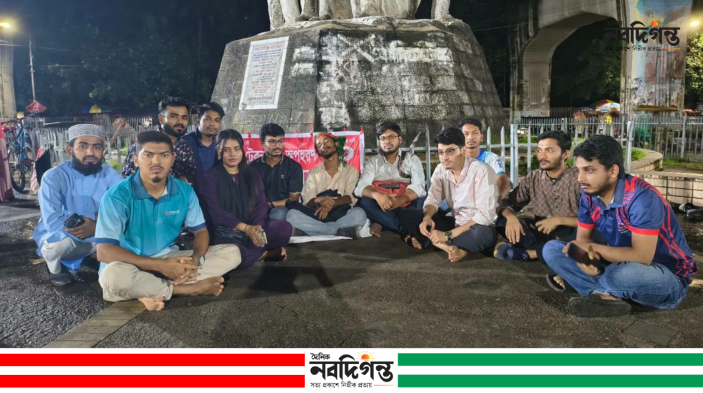 প্রেস ক্লাব ও রাজু ভাস্কর্যের সামনে অনশন: ৮০ ঘণ্টা পার, সমাধানের দাবিতে উদ্বেগ