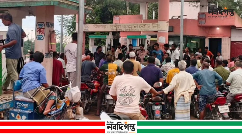 গুজবে ঠাকুরগাঁওয়ের পেট্রোল পাম্পে উপচে পড়া ভিড়, তেল নিতে যানবাহনের দীর্ঘ সারি