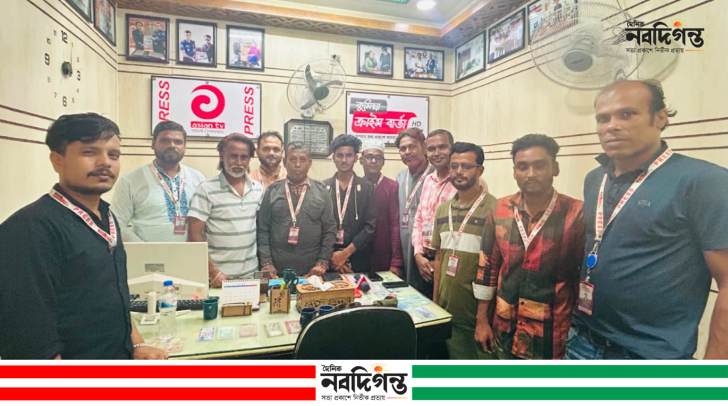 কুমিল্লা ক্রাইম বার্তা পত্রিকার সাংবাদিকদের পরিচিতিও মতবিনিময় সভা অনুষ্ঠিত কুমিল্লা ক্রাইম বার্তা পত্রিকার সাংবাদিকদের পরিচিতিও মতবিনিময় সভা অনুষ্ঠিত